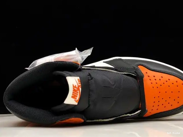 1st Kicks Shoes OW AQ0818-158 x Jordan Off-Louis AJ1 Air 1 0518